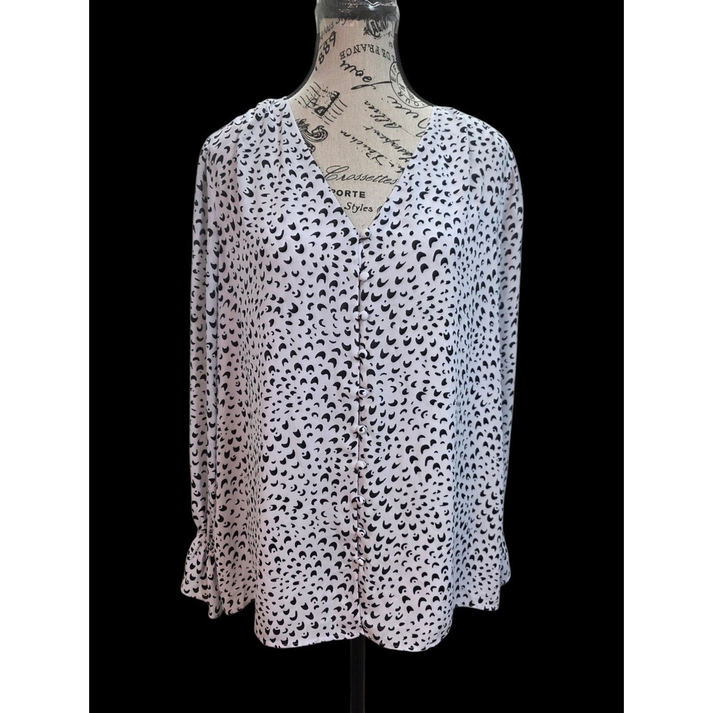 Alfani Blouse Large L White Black Printed V-Neck Button Front Smocked Cuff Top